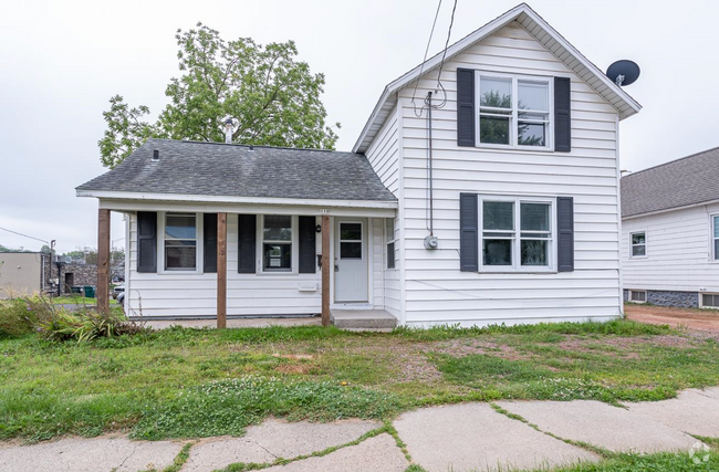 Building Photo - Single Family Home Available in Marshfield...