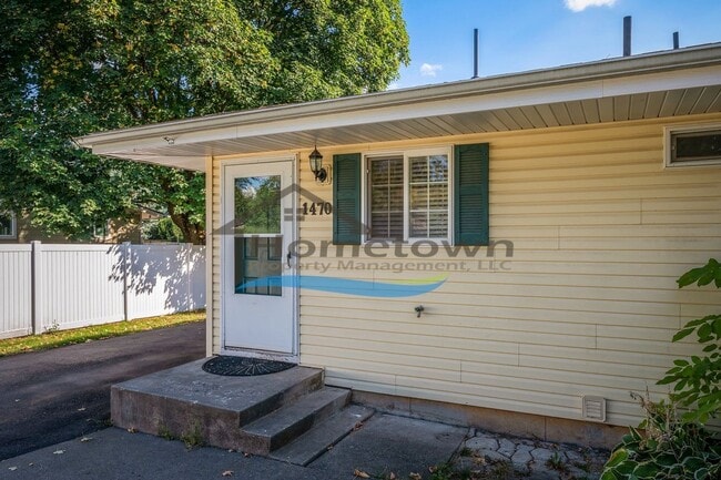 Photo - 4 Bedroom 2 Bath Home with 2-Car Detached Garage Available in Hayden, Idaho!