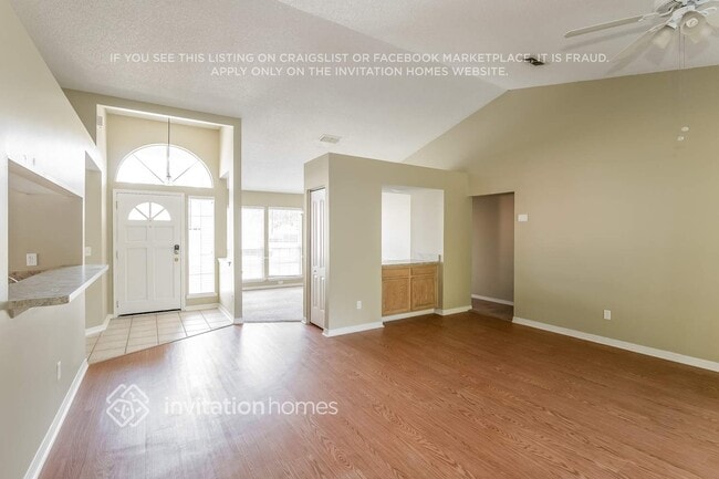 Photo - 7842 Mactavish Way S