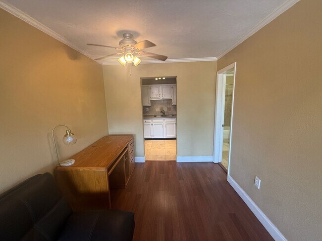 Photo - 405 Dunwoody St Unit 13