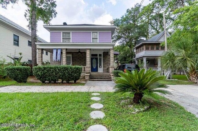 Building Photo - 440 E 6th St