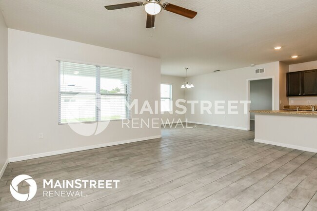 Photo - 703 Kindred Ln