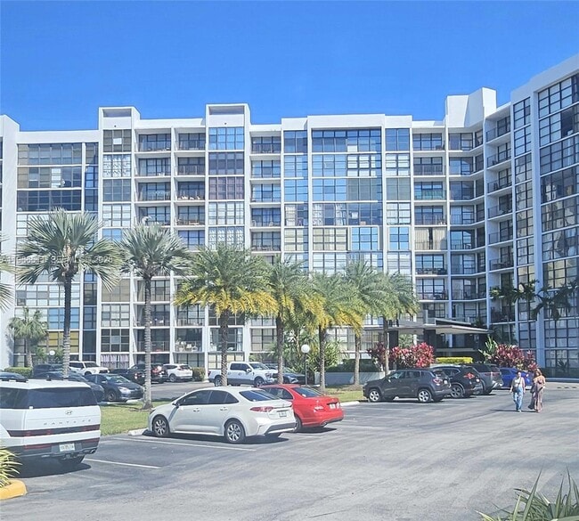 Photo - 1000 Parkview Dr Unidad 605