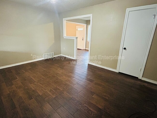 Photo - 701 NW 2nd St