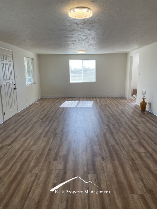 Photo - 29081 Market Rd