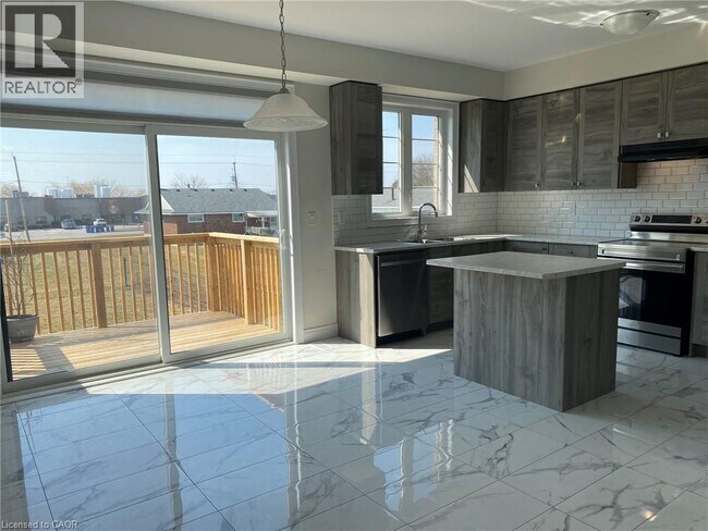 Photo - 142 David St