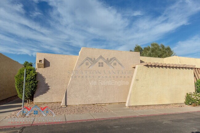 Photo - 712 W 14th St