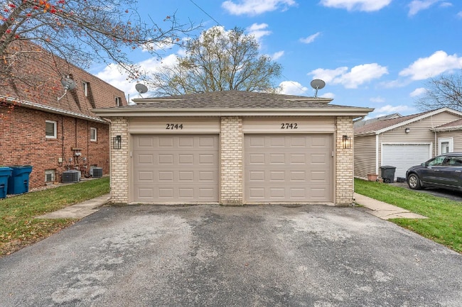 Building Photo - 2742 Hart Rd