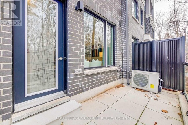 Photo - 3492 Widdicombe Way