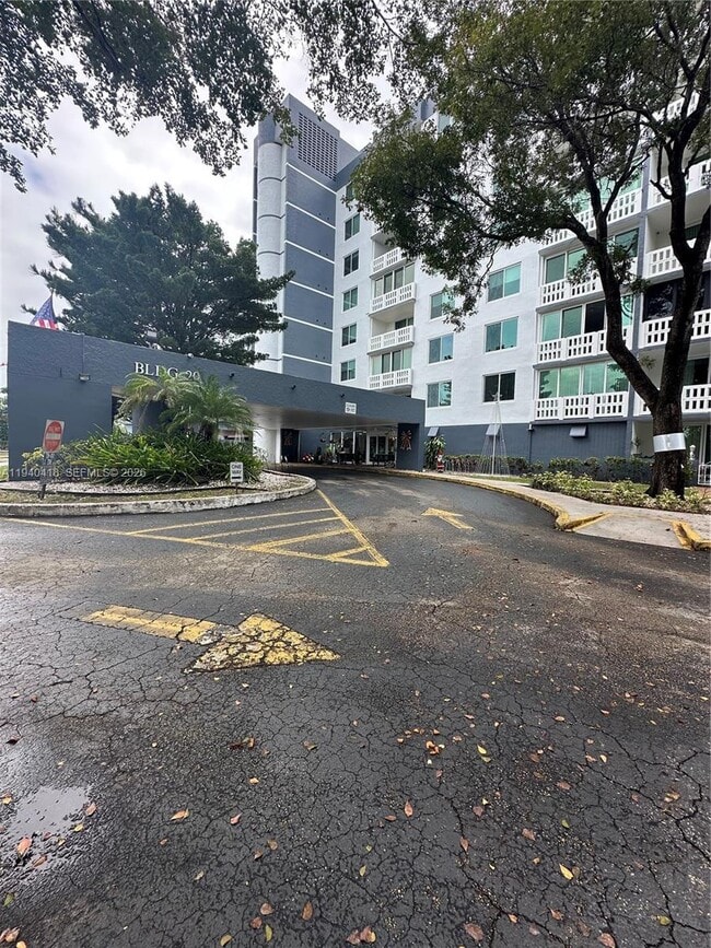 Photo - 919 Hillcrest Dr Unit 303