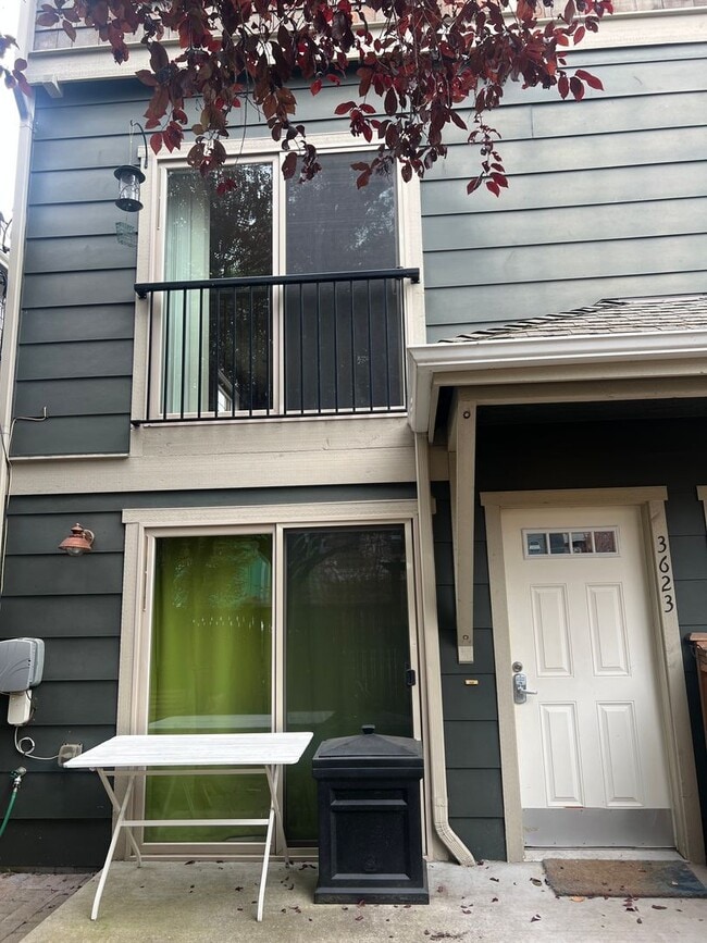 Photo - Available 1/1! Cozy townhouse in the Mt Ba...