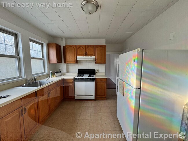 Building Photo - Somerville/Davis Square 3 Bedroom Rental