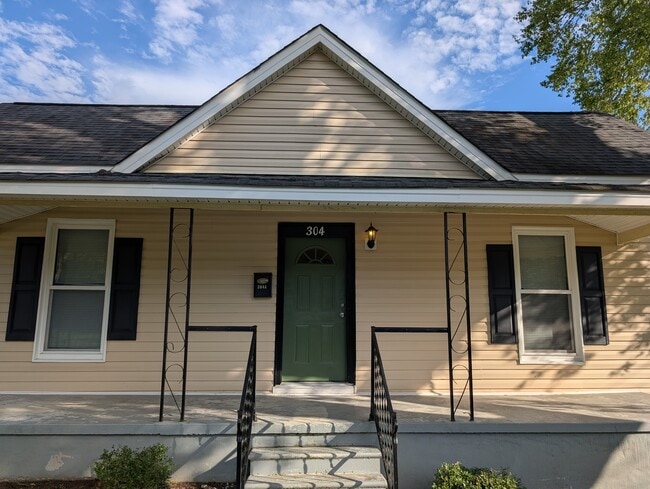 Building Photo - 304 Bullock St Rental