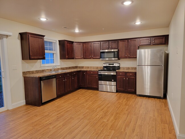 Photo - 143 Cedarwood Dr