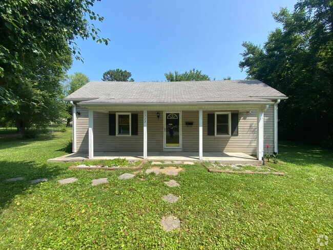 Building Photo - COMING SOON - 3 Bedroom 1 Bathroom Home in...