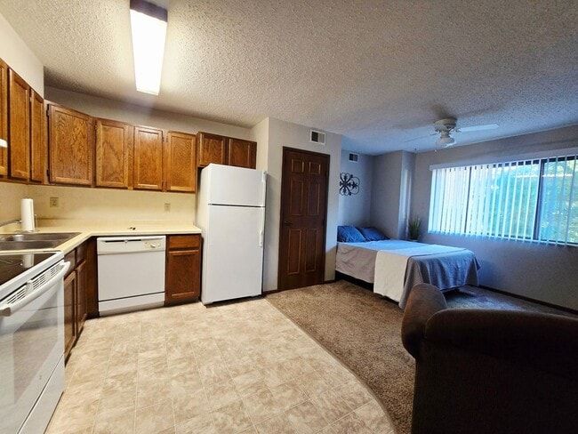 Photo - Island Place Apartments - On the River