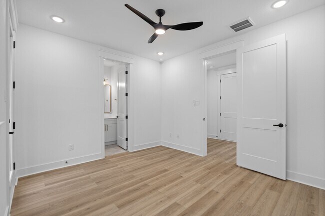 Photo - 717 Janisch Rd