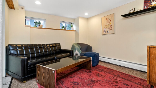 Photo - 1352 N Oakley Blvd