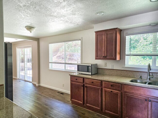 Photo - 5245 Lone Oak Rd SE
