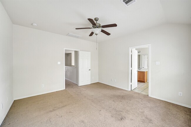 Photo - 6419 Calgary Woods Ln