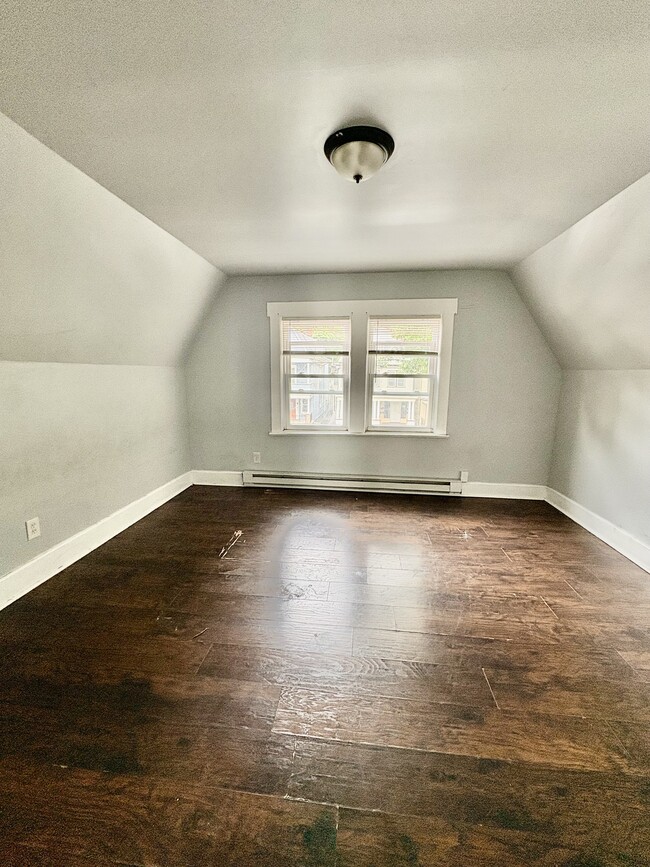 Photo - 197 Woodside Ave Unit 3