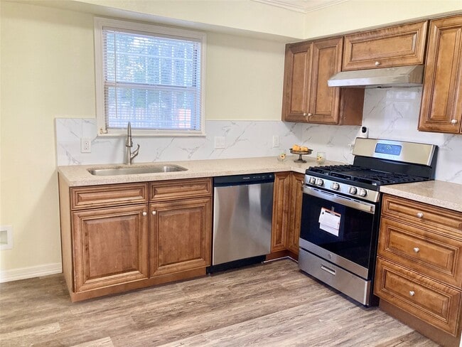 Photo - 7125 Goforth St