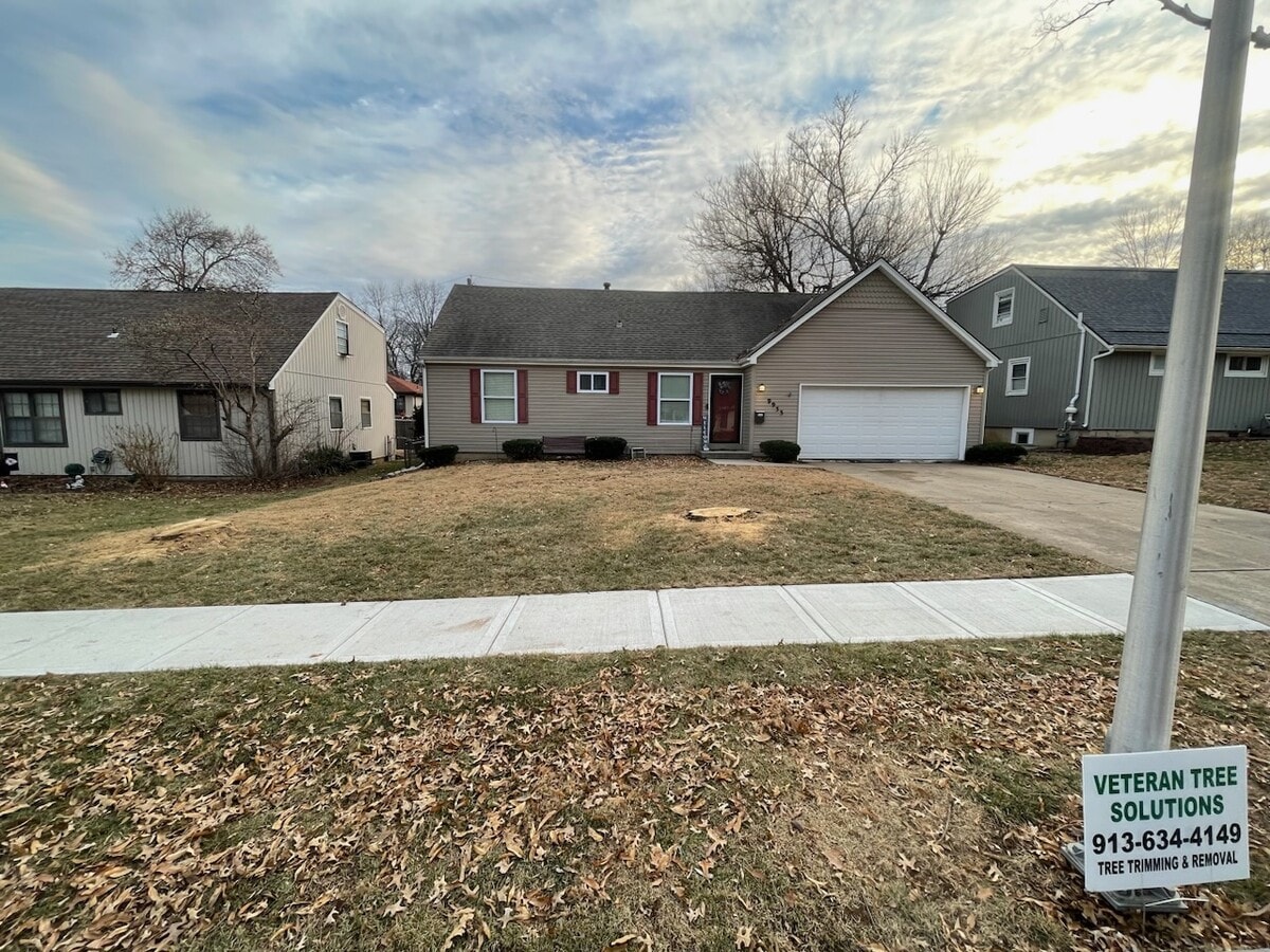 Photo - 9933 W 60th St House