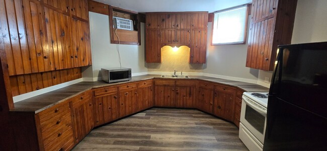 1003 5th St Unit 1003 Basement