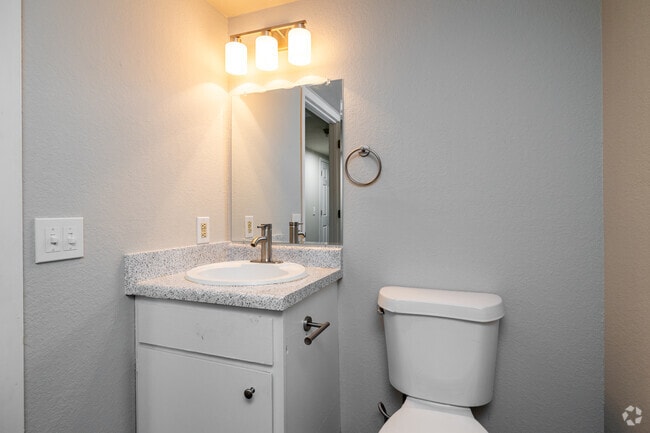 3BR, 2BA - 1,000SF - 1st Bathroom