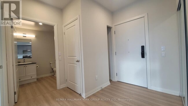 Photo - 13042 Yonge St