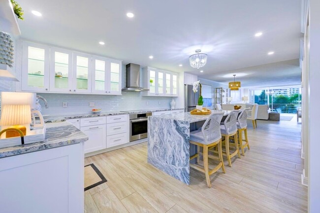 Building Photo - 44 Yacht Club Dr Unit 210