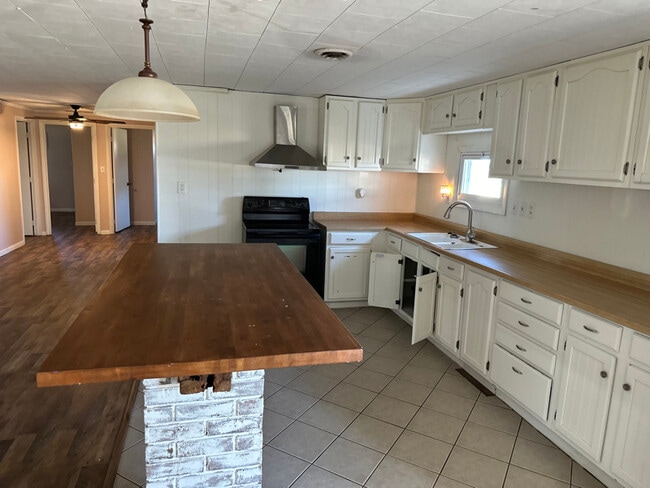 Photo - 2745 Adamsville Rd