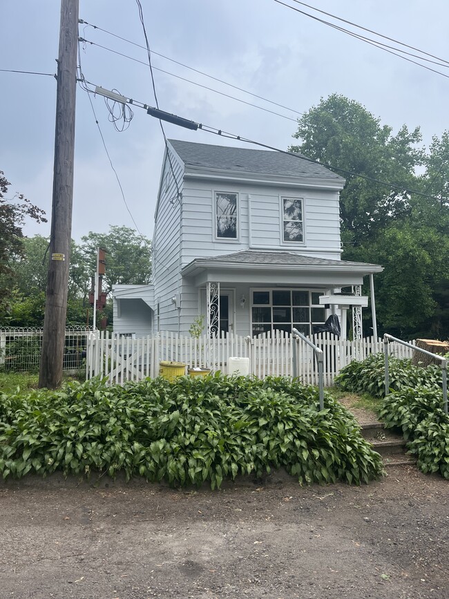 Single TurkeyRun Home for Rent - 39 Cleveland St