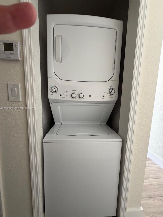 Photo - 7100 NW 177th St Unidad 210-14