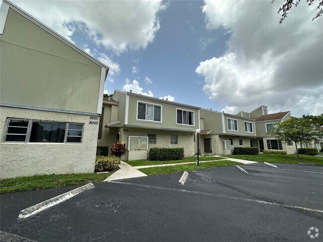 Building Photo - 8005 Lagos De Campo Blvd Unit L-4 Rental