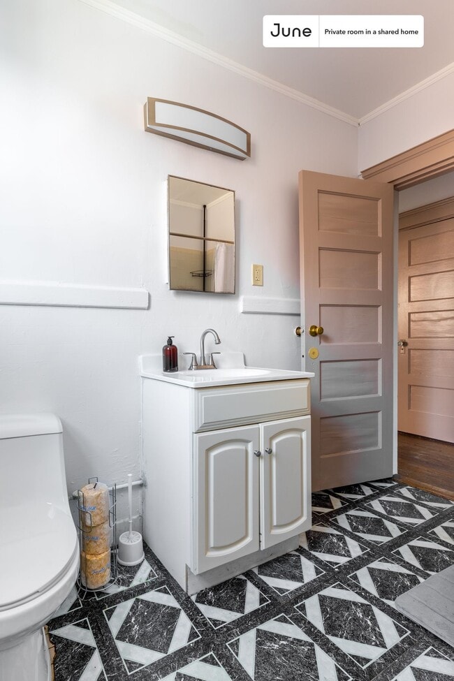 Photo - Room in Shared 3 bed/1 bath home Unit C