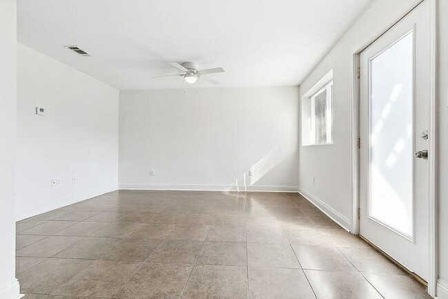 Photo - 2013 S Liberty St Unit 202