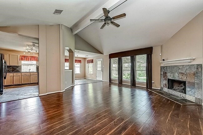Photo - 2910 Huntington Way