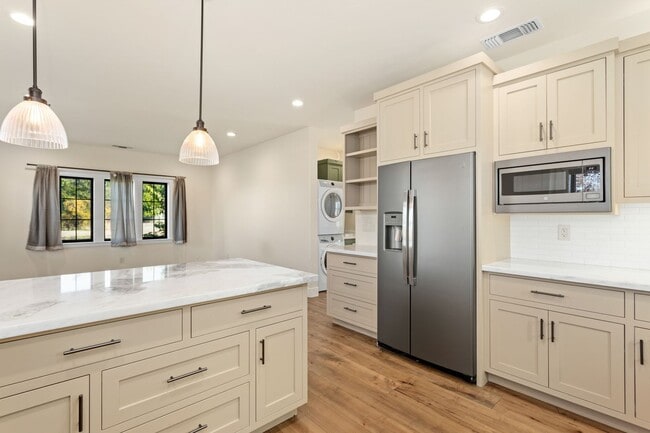 Photo - 12811283 Unit 12839th