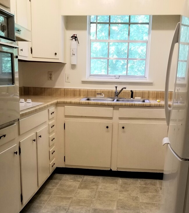 Kitchen - 2116 Montreat Ln Unit C