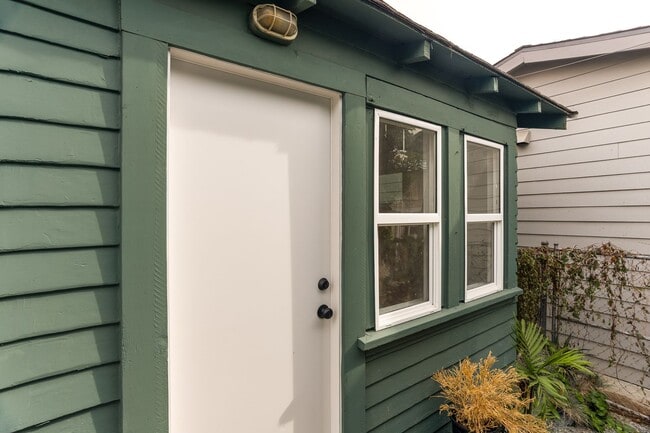 Building Photo - 126 1/2 Franklin Ct Unit 126 1/2 Franklin Ct