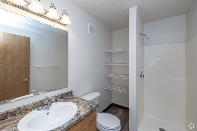 3BR, 2BA - 1,160SF - Primary Bathroom