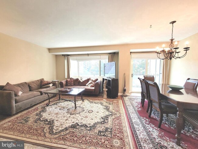 Photo - 4201 Cathedral Ave NW Unit 820E