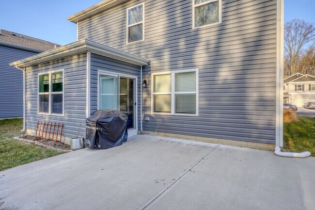 Photo - 124 Currant Cir