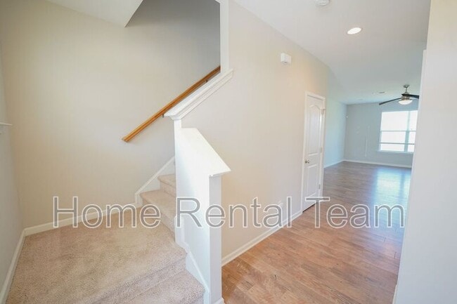 Photo - 215 Shelton St