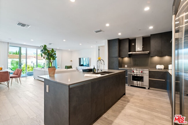 Photo - 728 N Sweetzer Ave Condo Unit 317