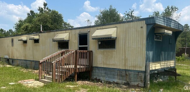 Building Photo - Apply now! Rent this 3 Bedroom mobile home...