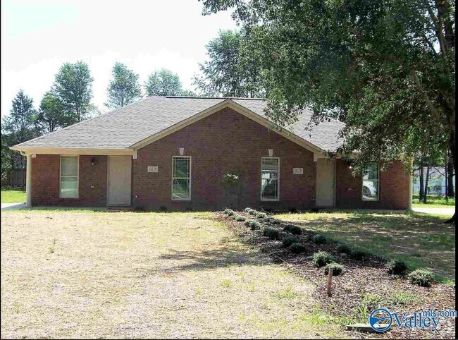 Building Photo - 127 Hedge Ln Rental