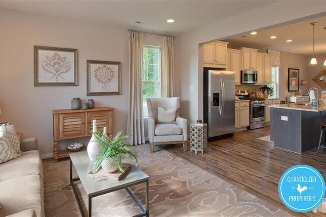 Photo - 1007 Metropolitan Dr