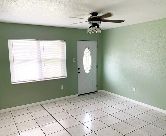 Photo - 7075 47th St N